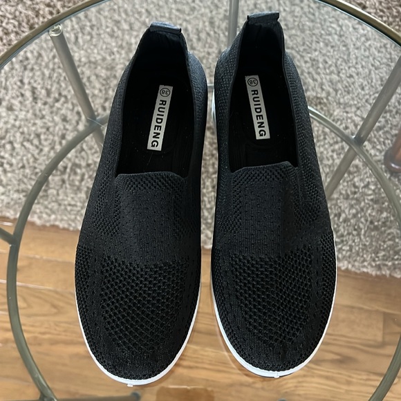 Ruideng Slip On Sneakers - Picture 4 of 8